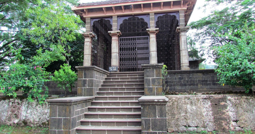 Shivneri Fort Information In marathi